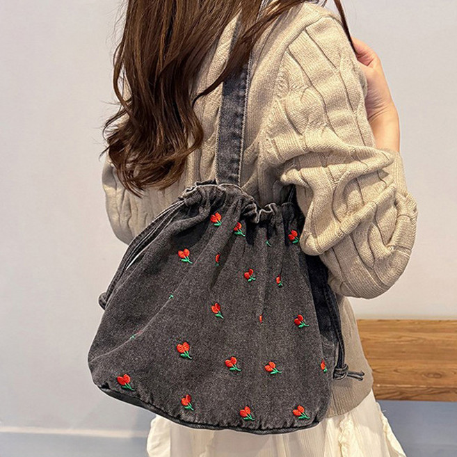 보니타콜렉티드 데님 미니 튤립 자수 스트링 포인트 숄더백데님 미니에코백등하원가방