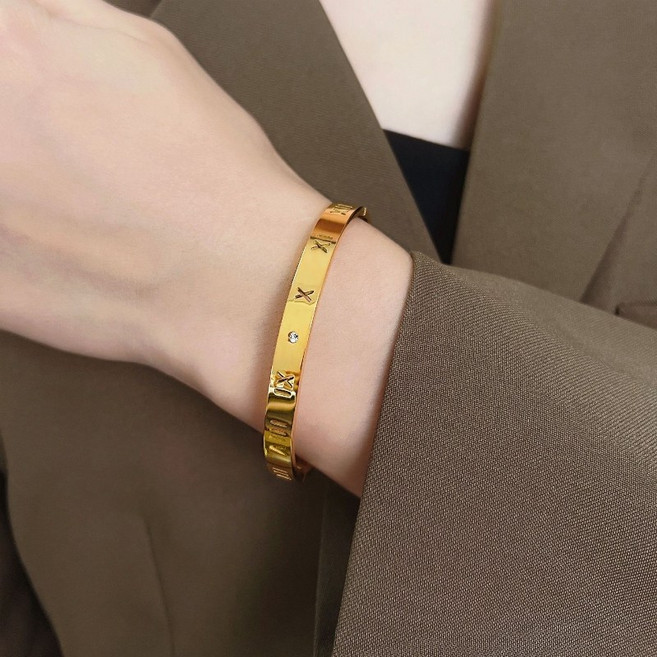 Youmi 18K 도금 럭셔리 로마 숫자 타원형 뱅글 LP09