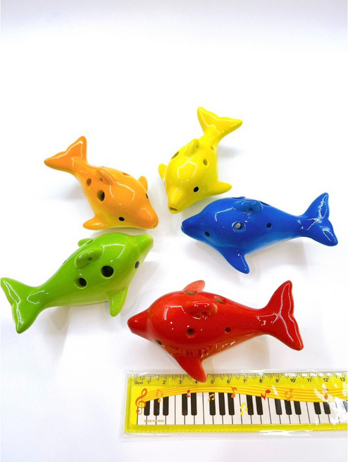 老羊樂器店 6孔中音陶瓷陶笛 可愛動物水果造型 附絨布袋, 1個, 海豚(請詳閱尺寸,顏色隨機出貨),絨布袋