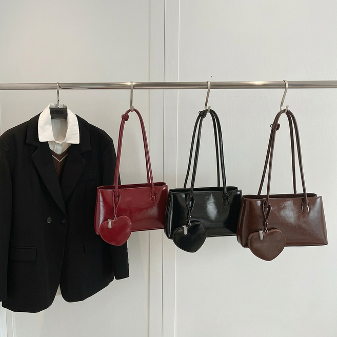 에버파인 5세대 숄더백 글로시 스퀘어 가방 하트파우치 여성 핸드백 보부상 심플 출근룩 하트파우치 키링 볼링백 롱핸들