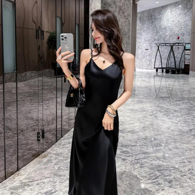 氣質優雅緞面流光吊帶連衣裙 修身顯瘦夏季時尚法式女神裙, 黑色