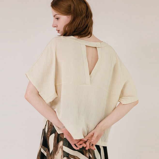 막스까르띠지오 뒷트임 크롭 반팔 블라우스