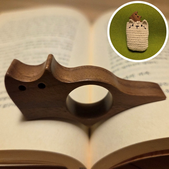 플렉스몰 원목독서링 북링 강아지 고양이 엄지책잡이 선물용 손뜨개 수제파우치 증정, 우드링 고양이