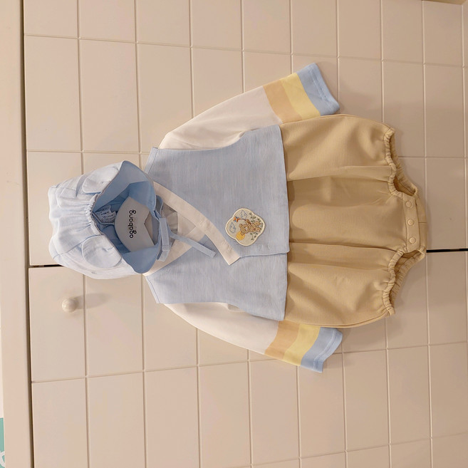 아가방 NC청주점# 25년 신상~평상복으로입고 추석에도 입고 설날에도 입을 수 있는 한복 바디 수트 세트(모자포함)