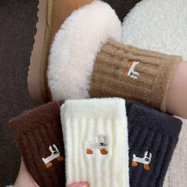 Banjiwu 여성 양말 귀여운 보송보송 겨울 양말 중목 양말 장목 양말 운동 양말 패션 양말 면 양말 4족 세트