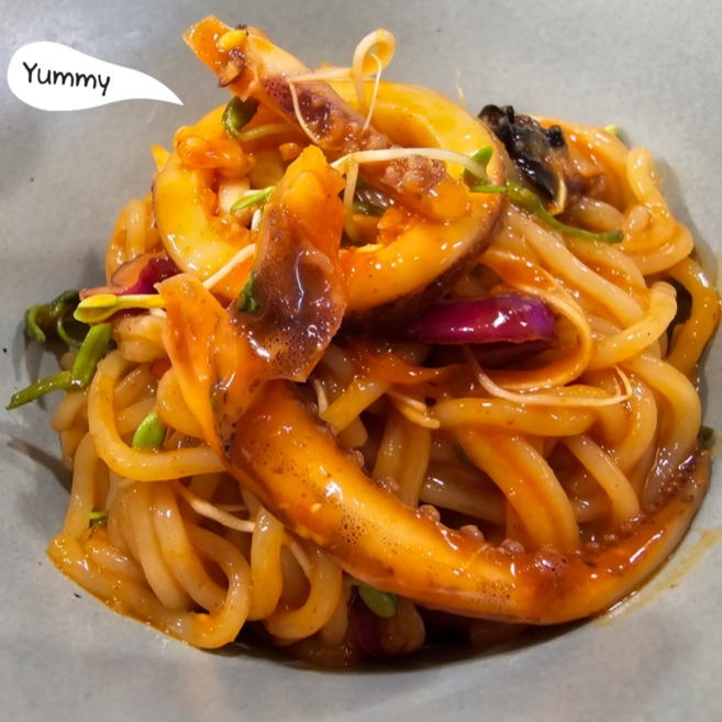 [납작만두 쫄면포함] 매콤새콤 오징어무침회 밀키트, 1개, 1.1kg