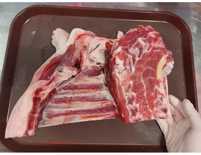 [행복미트] 호주산 암컷염소 냄새없는 염소고기 앞다리지육 (고기+뼈+껍데기) 2kg내왜 Halal goat meat, 1개