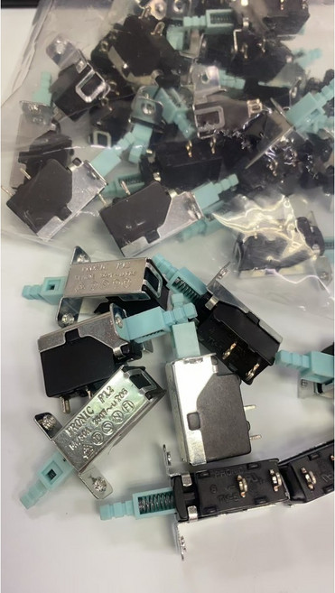 PRONIC P12 按鈕開關 2針 5A/80A 250VAC T85 自鎖, 1個