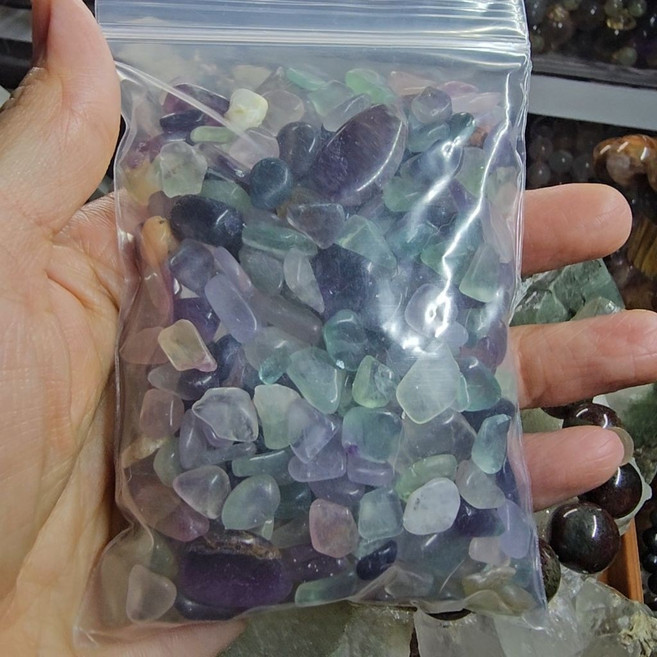 彩螢石碎石 250公克