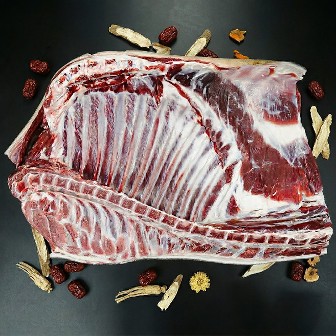 영월 약초먹은 국내산 흑염소고기 염소고기 갈비살 뼈포함 먹기좋게 잘라냄 정육 (살+껍질) 1kg, 1개