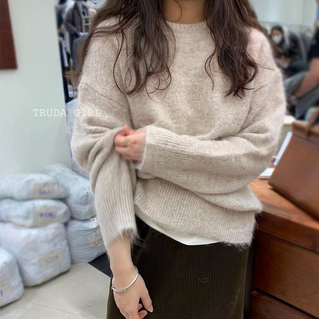 《杜達女孩》澎澎雲朵羊絨柔軟圓領長袖寬鬆厚針織毛衣 女