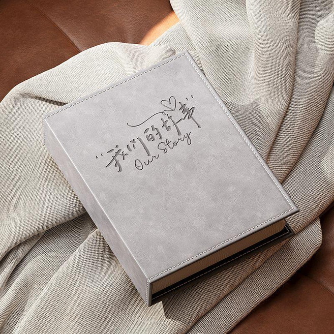 皮面插頁式大容量紀念冊， our story 設計, 岩石灰一我們,7寸100張一標準及塑封照片都可裝