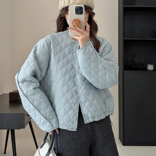 제이씨엠 JCM387 여성 간절기 가벼운 루즈핏 누빔 노카라 아우터 다이아퀄팅 점퍼 경량외투 자켓