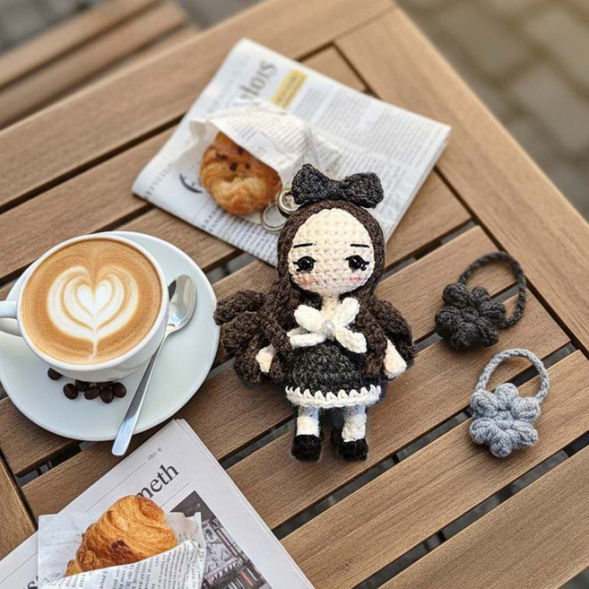 손이열일 [완제품] 핸드메이드 손뜨개 미니 소녀 인형 키링 열쇠고리, 1개, 6-2 검정 헤어 인형 은색키링