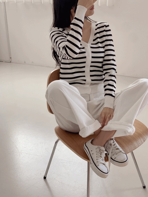 [당일배송/보온템] 카민 브이넥 스트라이프 배색 단가라 루즈핏 줄무늬 긴팔 가을 겨울 니트 봄 가디건