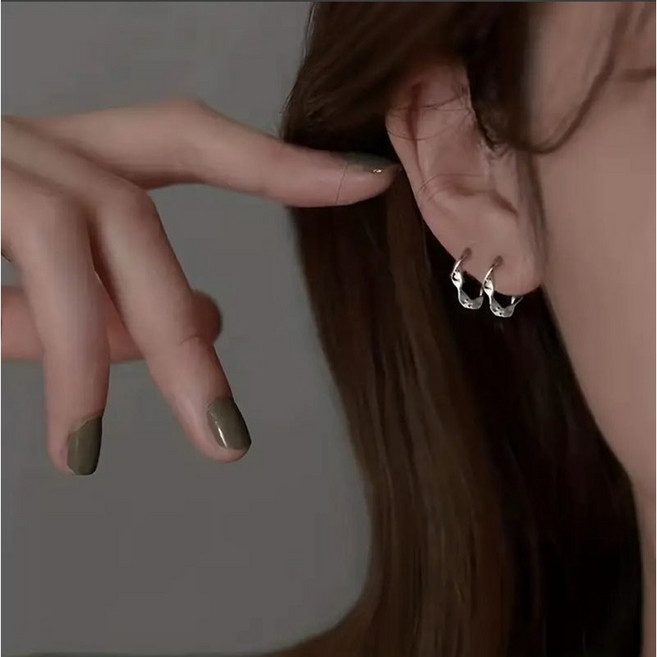COVERONE 데일리 뫼비우스 미니 후프 귀걸이