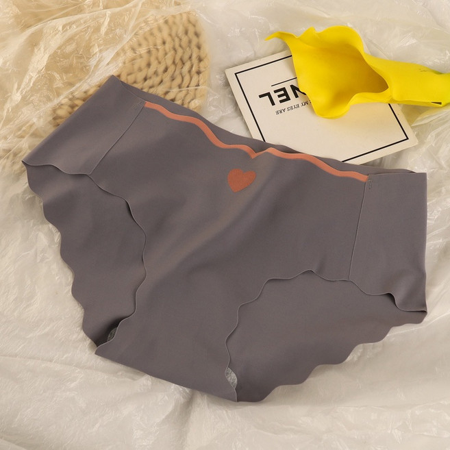 『隔日達 買5送1』冰絲內褲一片式中腰無痕冰絲 裸感 女內褲 瑜珈 健身 運動 性感三角褲 學生 無痕內褲 女內褲 女性, 灰色愛心,M