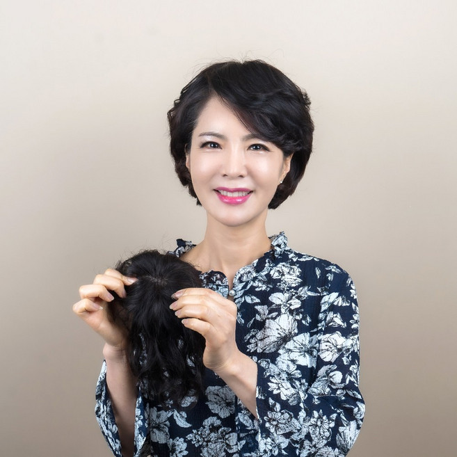 가발닷컴 맘스710 인모 탑커버 가볍고 편한 부분 정수리 가발, C컬, 자연갈색, 오른쪽에서 왼쪽, 1개