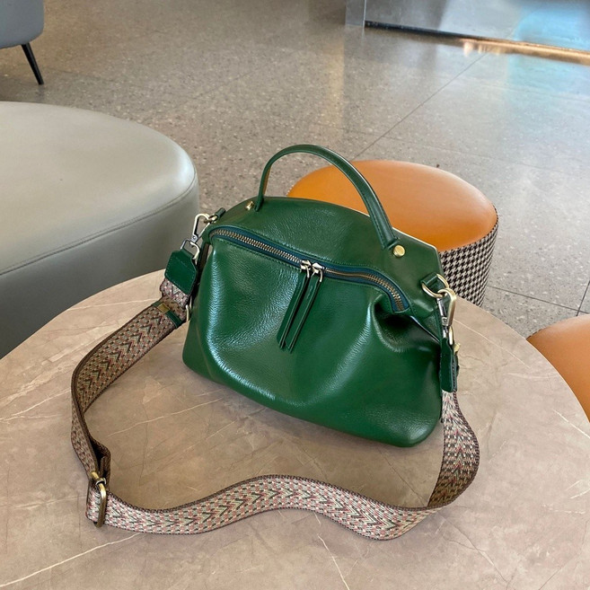 【奧特萊斯】正韓植鞣頭層牛皮瓏鑲包大容量水餃包百搭真皮女包新款大容量斜背包單肩斜背包包簡約側背包拉鍊餃子包大容量手提包, 綠色