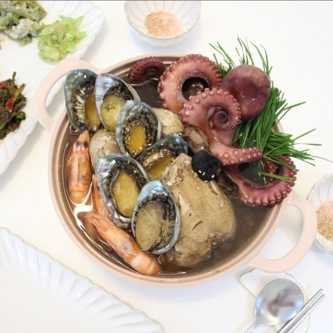 국내산 생닭 해신탕 밀키트 전복 문어 새우 해물 한방탕 간편 가정용 보양식