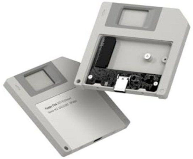 플로피 디스크 레트로 M.2 NVMe SSD 인클로저 2230/2242 (그레이), 회색