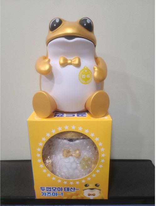 진로 두껍상회 골드껍 황금 나비넥타이 두꺼비 피규어 선물 집들이 인테리어 굿즈, 1개