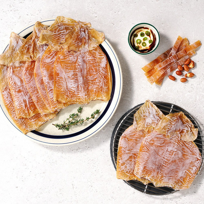 껍질벗겨 더 쫄깃한 몸통건오징어, 220g(11~17미), 1개