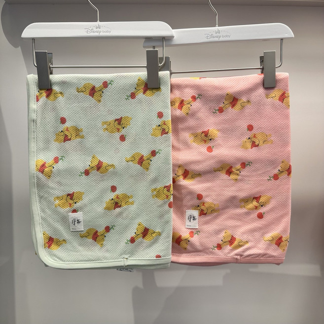 디즈니베이비 야탑NC점 시~원한 메쉬 소재의 푸우 여름 블랭킷입니다~~ 이불로 쓰기에도 큰 사이즈로 너무 좋아요 파우치가 한세트입니다~~, PINK