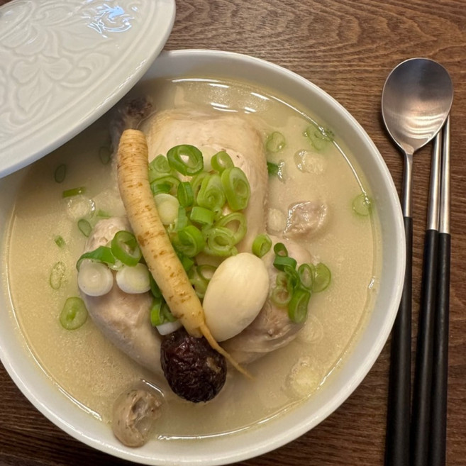 가마솥에서 펄펄 끓인 우리다 삼계탕 1300g x 2팩, 1.3kg, 2개