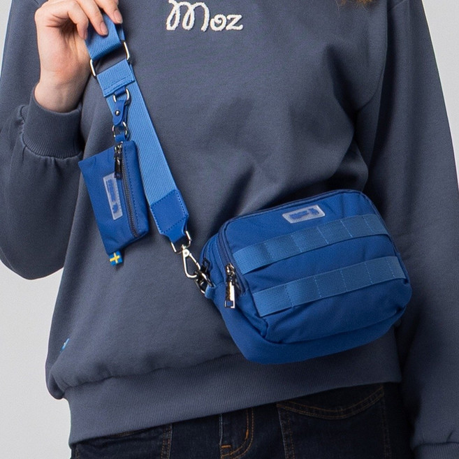 moz瑞典駝鹿防潑水城市探險斜背包(克萊茵藍)S