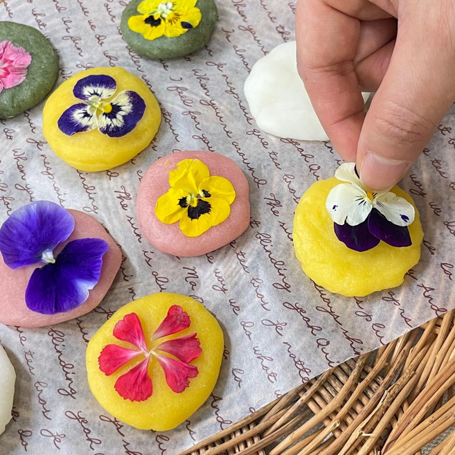 싸리재 불없이 화전만들기 화전재료 (익힌 말랑떡 반죽 4봉+식용꽃), 1세트, 420g