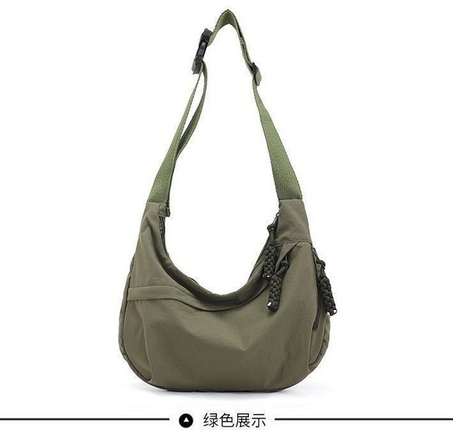 大容量餃子包 純色斜挎包 防水插鎖包, 綠色