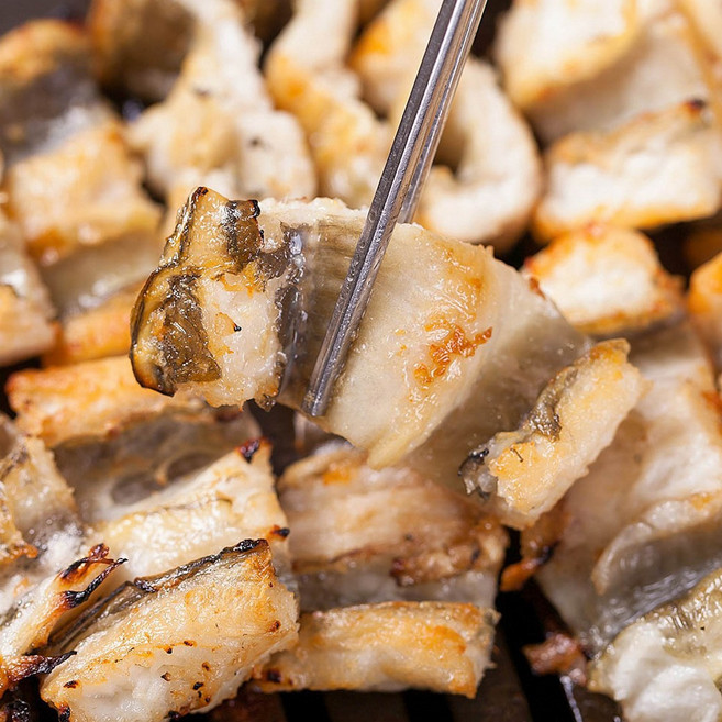 [당일손질] 통영 손질 바다장어 자연산 장어 1kg 2kg 3kg 중 대 특대 붕장어 아나고 구이 구이용 탕용 머리 뼈 포함, 1개, 2kg (중)