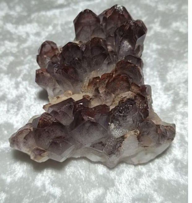 晶棋 水晶紅幽靈晶簇金字塔礦物標本 獨特晶體結構 提升居家質感與能量, 1個