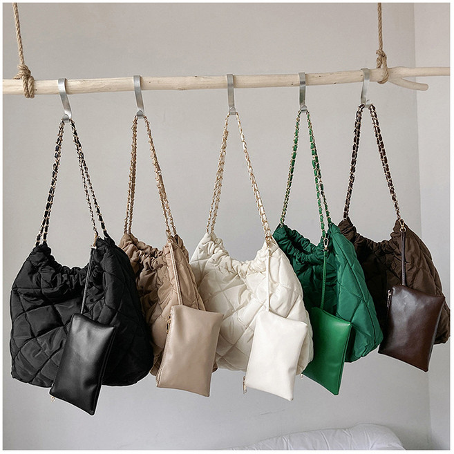 바닐라제이 체인 퀼팅 패딩 숄더백