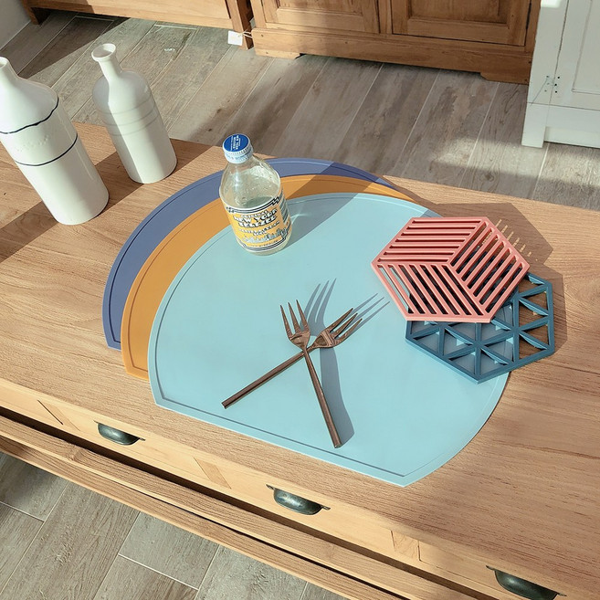 갓라이프 북유럽 방수 실리콘 테이블 식탁 매트, 가로세로 (33x38), 컬러 : 테이블 코랄, 1개