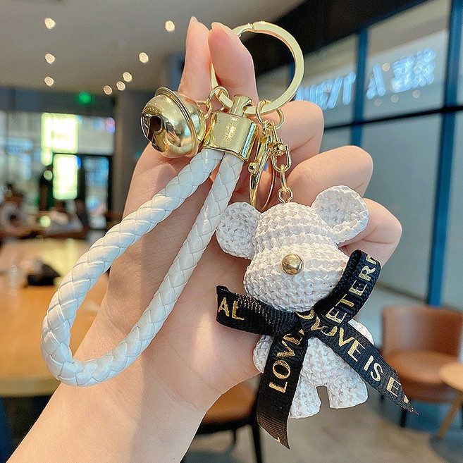 毛線熊掛件 鈴鐺掛件 情侶掛件 鑰匙圈 可愛掛件 少女配飾飾品 閨蜜禮物 包包吊飾 交換禮物 學生書包掛飾, 毛線熊+皮繩+鈴鐺-白色, 1個