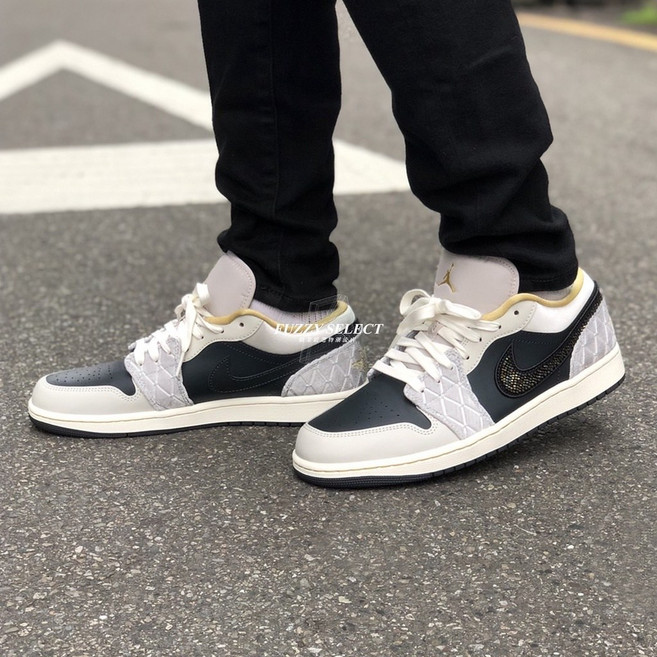 FUZZY Air Jordan 1 Low 緞面 菱格紋 運動鞋 DV1762-001 綢緞 黑灰金, 1個, 下單後請注意商品諮詢可加速出貨此選項請勿下單