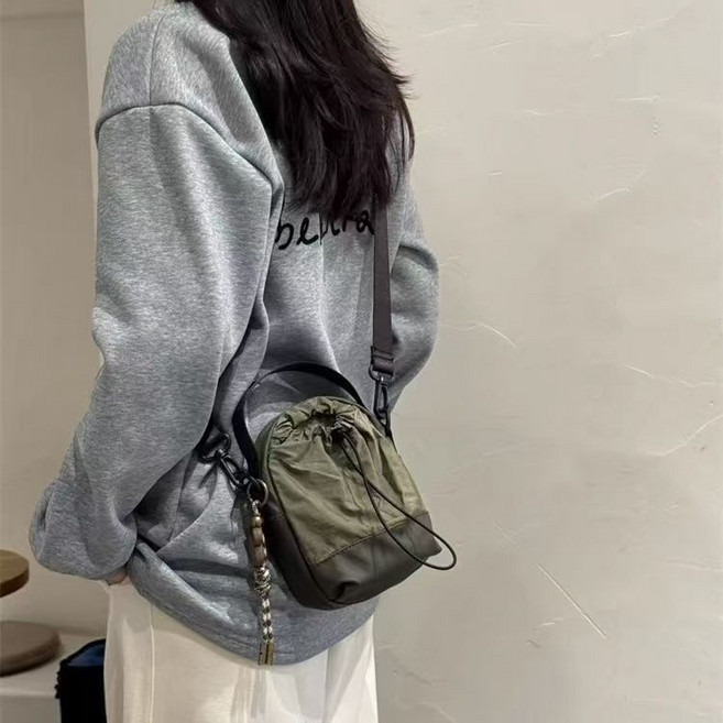 韓版抽繩包 束口小包 防水蛋蛋包 斜挎mini小包, 綠