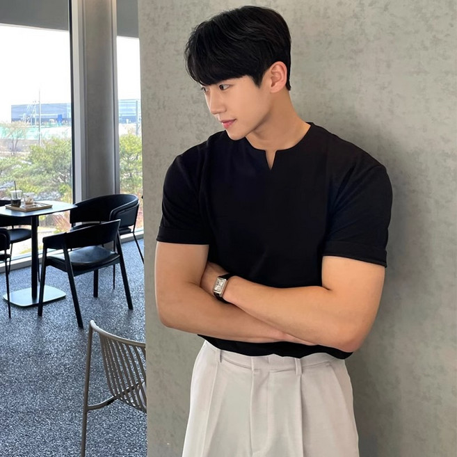 ANYOU 남성 반팔 니트 여름 머슬핏 단련하다 어깨넓어보이는 티셔츠 브이넥 상의