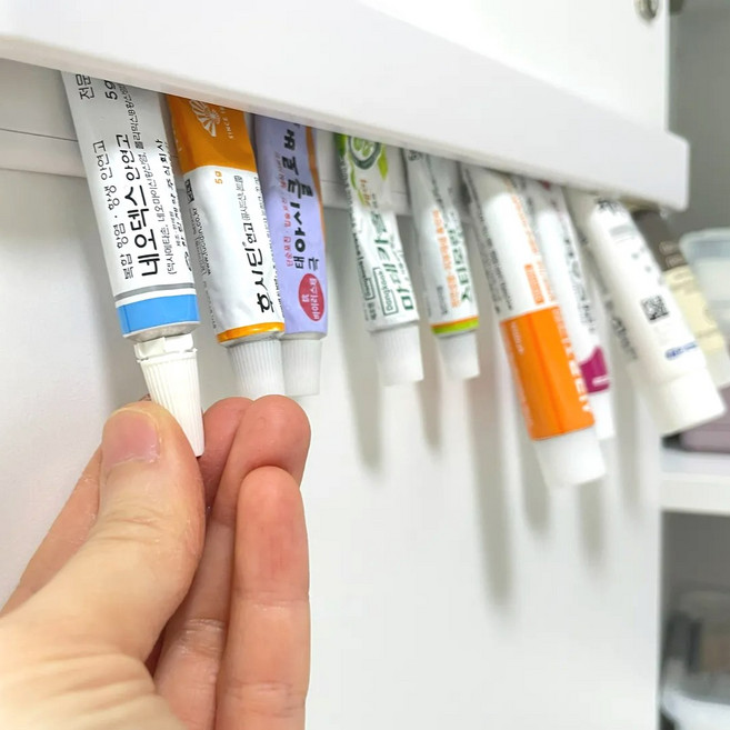 뉴앤홈 무타공 롱 치약 걸이 공중부양 튜브 홀더 연고 정리, 1개, 화이트