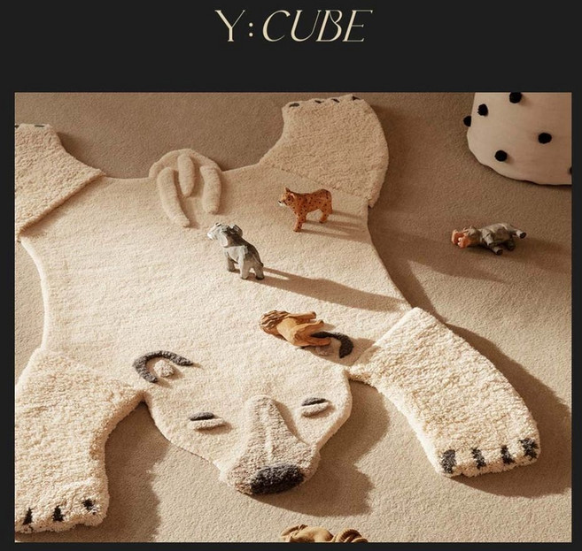 북극곰 러그, C. Brown