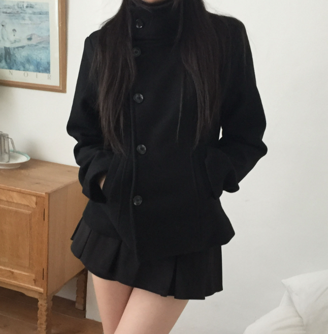 레이디 매직(lady magic) 여성 슬림핏 숏 기장 스탠드 카라 블랙 모직 코트