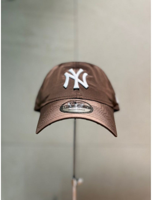 뉴에라 MLB 뉴욕 양키스 나일론 메탈 언스트럭쳐 볼캡 초콜렛 14561849