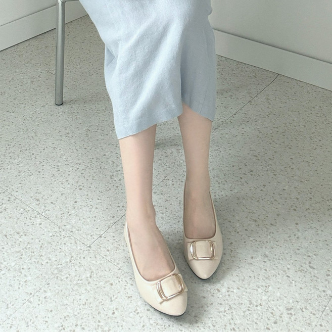러블리디 리안 오피스룩 금장 사각 버클 미들힐 5cm 펌프스