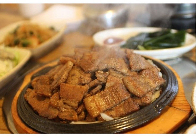 삼겹살요리 토향 초벌 숯불 삼겹살 구이 캠핑 숙성 돼지고기 간편식, 1개, 300g