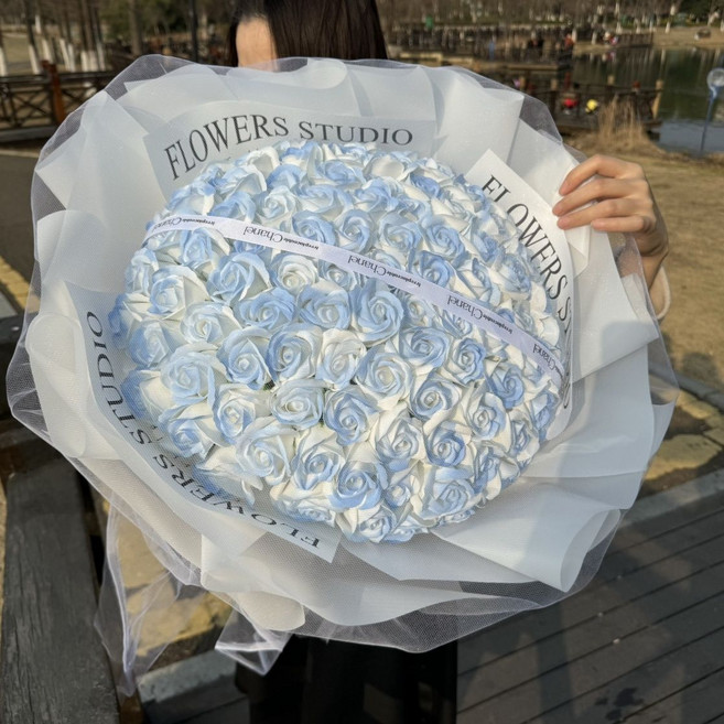 FLOWER STUDIO 浪漫高級花束 永生花, 1個, 【綻放美麗】99朵庫里藍+賀卡串燈