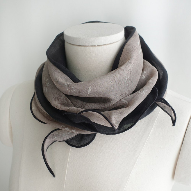 텐셀 마름모 쁘띠스카프 꽃무늬 플라워 배색 여성 간절기 웨이브 삼각 스카프