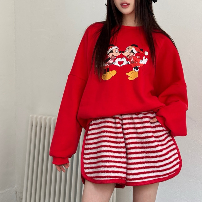 Disney 양기모 미키 하트 맨투맨 미키마우스 크리스마스 기모맨투맨 레드 아이보리