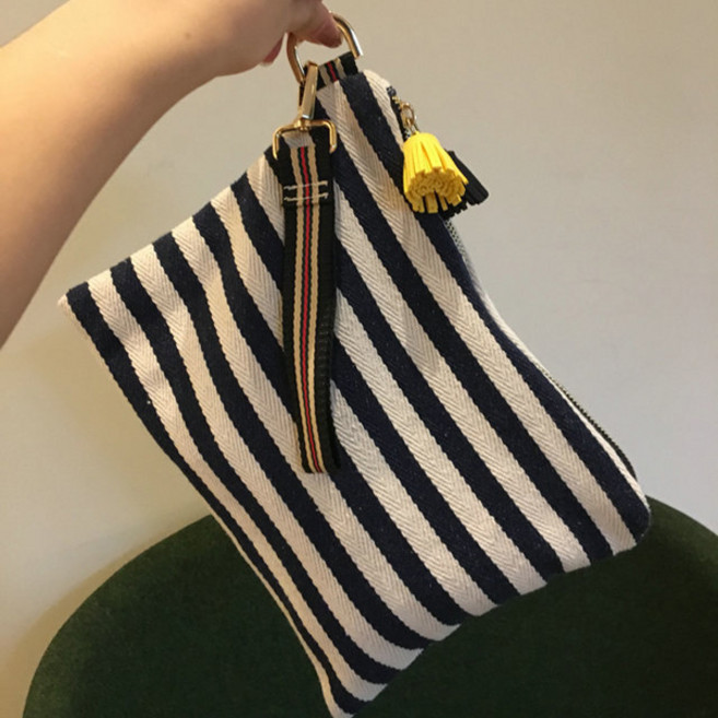 현블러썸 태슬 스트라이프 클러치 캔버스 태슬 여자 여성 데일리 가벼운 페브릭 여름